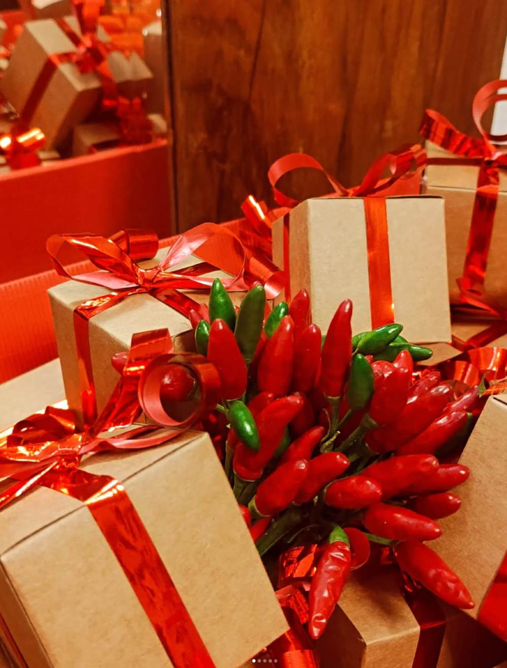 Allestimento tavolo per showcooking tra le serre