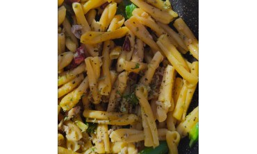Pasta con tonno, peperoncino e olio allo zenzero